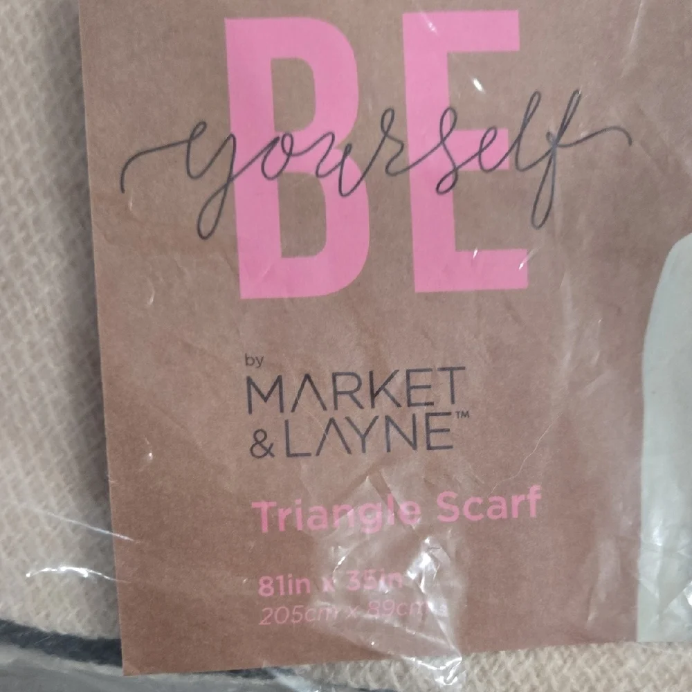 Market & Layne Cream Woven Triangle Scarf with Gray Trim – NWT